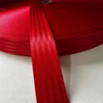 kırmızı renk emniyet kemeri